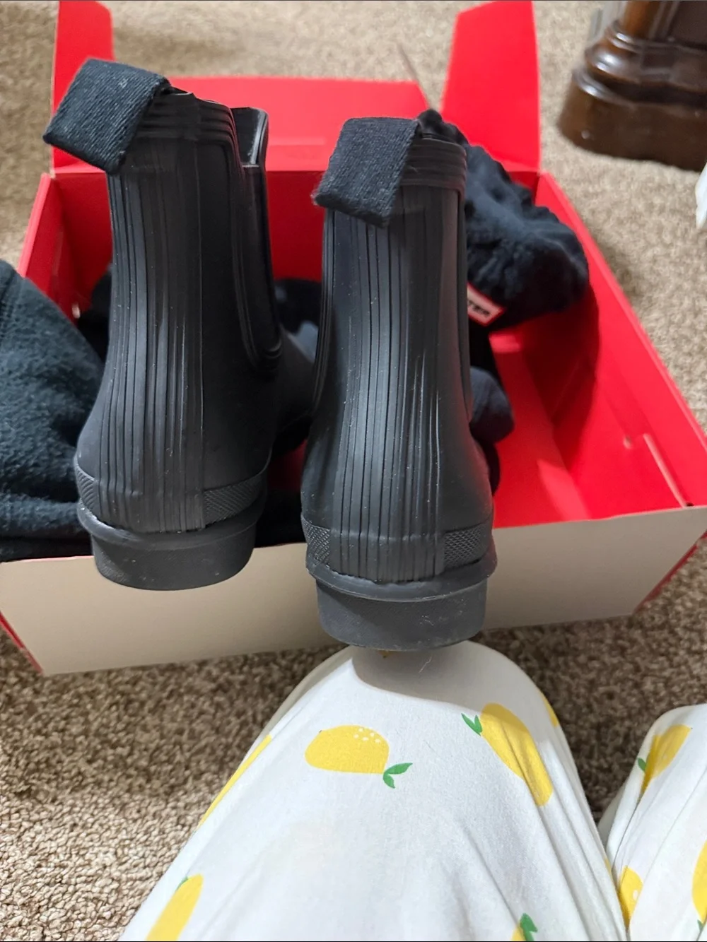 Hunter Black Short Chelsea Rain Boots with 2 Fleece Liners